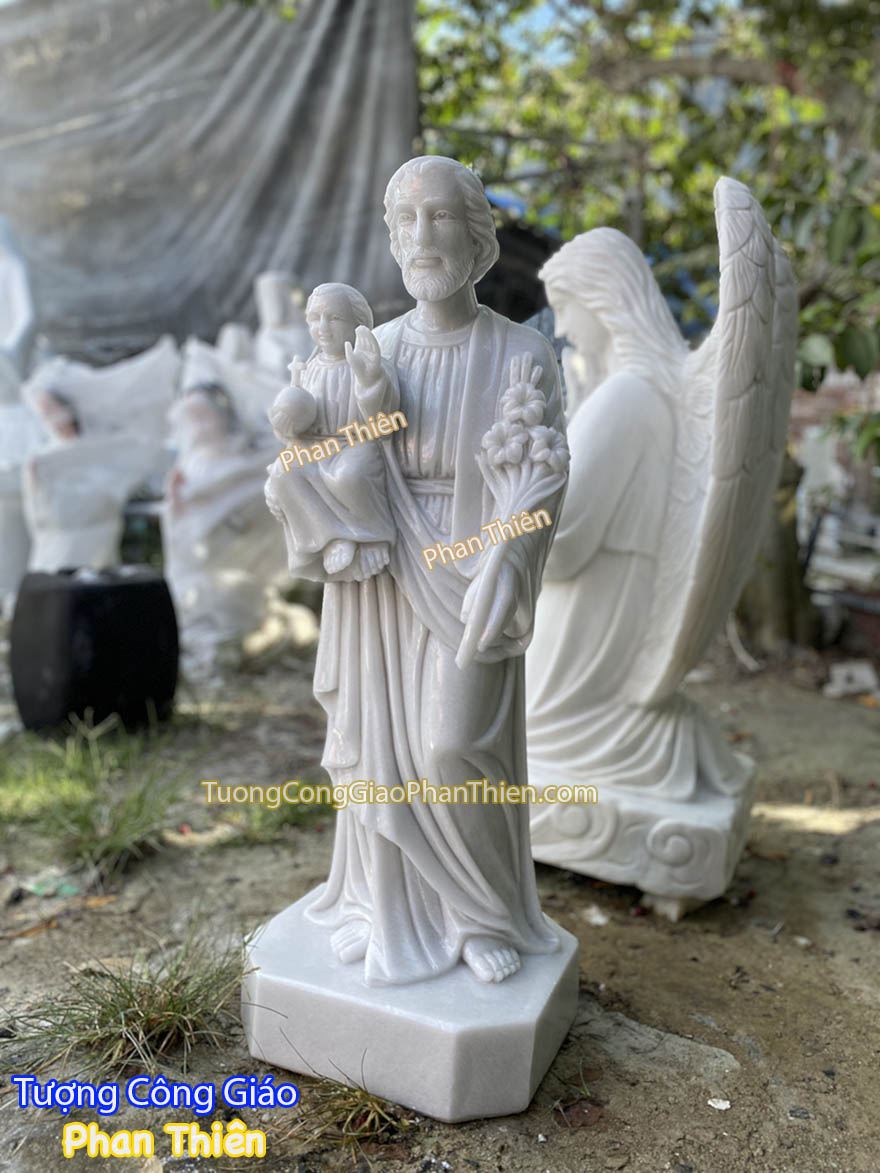 Tượng Thánh Giuse bế Chúa bằng đá