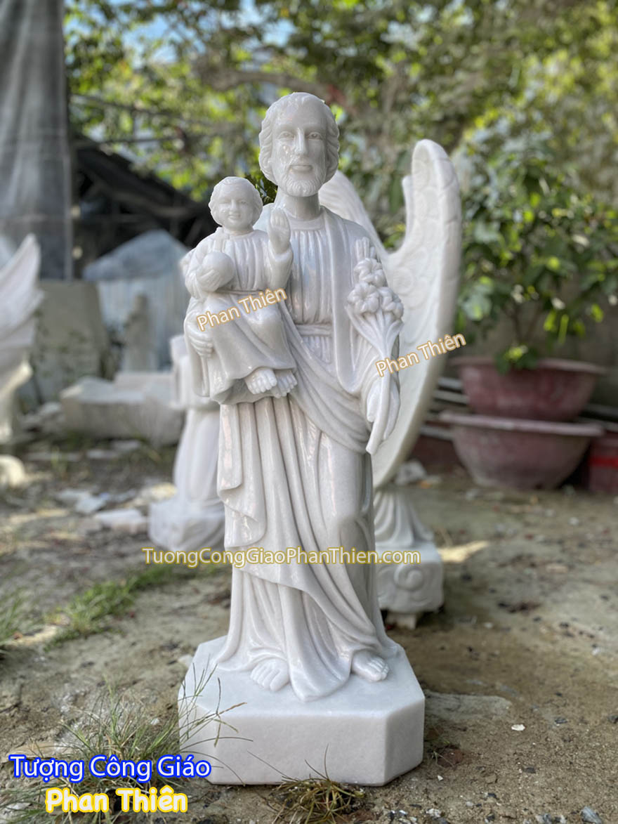 Tượng Thánh Giuse bế Chúa bằng đá
