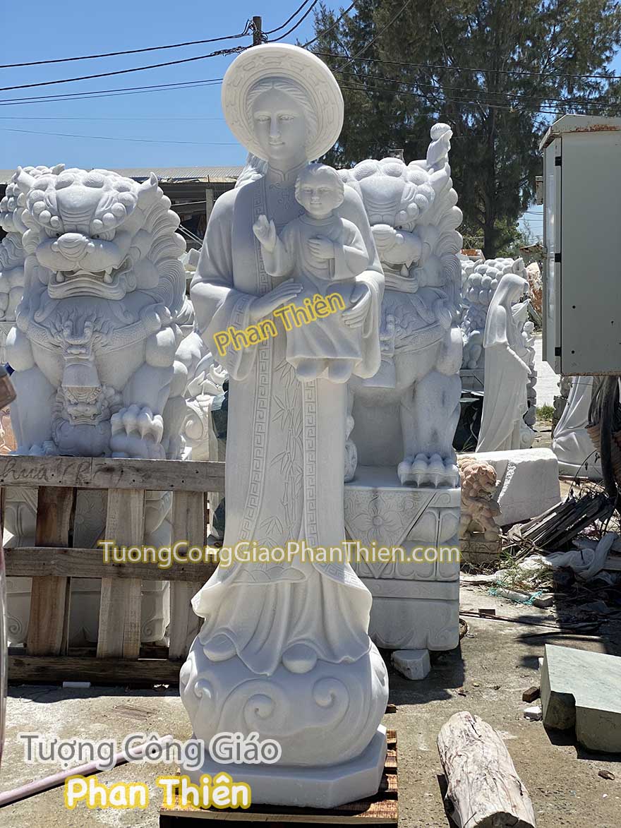 Tượng Đức Mẹ La Vang bằng đá 